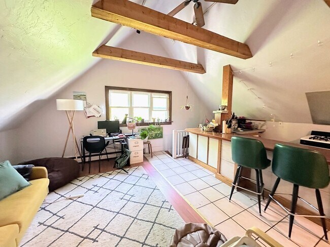 Building Photo - 69 Antwerp St