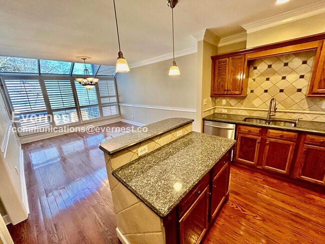 Building Photo - 7500 Roswell Rd