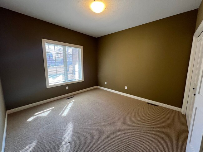 Building Photo - 694 Panorama Cir NW