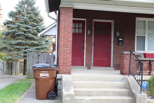 Building Photo - 7332 Maple Ave