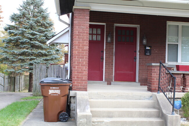 Building Photo - 7332 Maple Ave