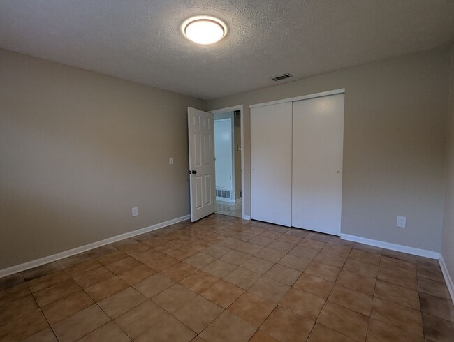 Building Photo - NOW AVAILABLE!! 3/2 House Located in quiet...