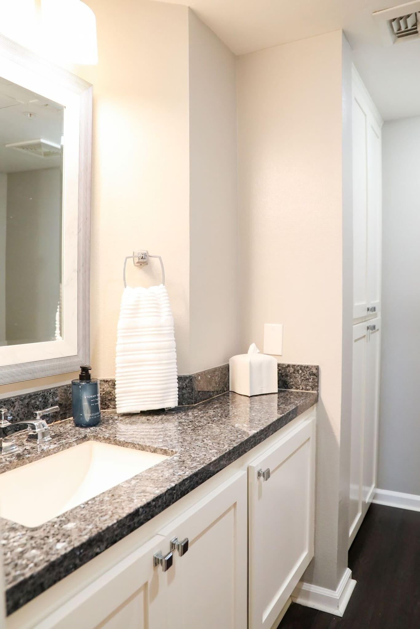 Building Photo - 2419 Fifth Avenue-SI FL1-ID1335164P