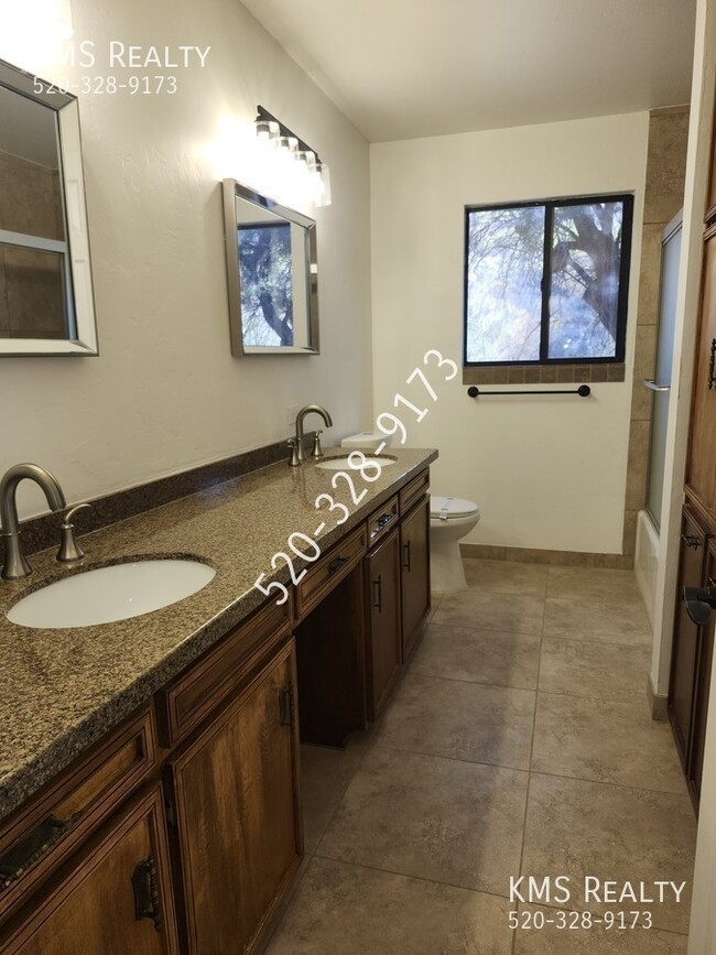 Building Photo - 500 E Eden Pl