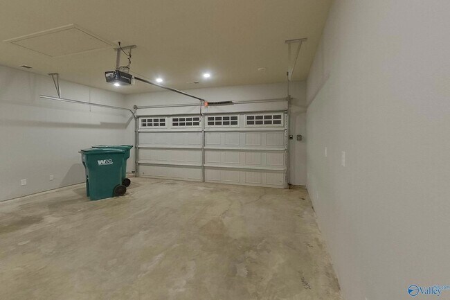 Building Photo - 10685 Bent Brook Dr