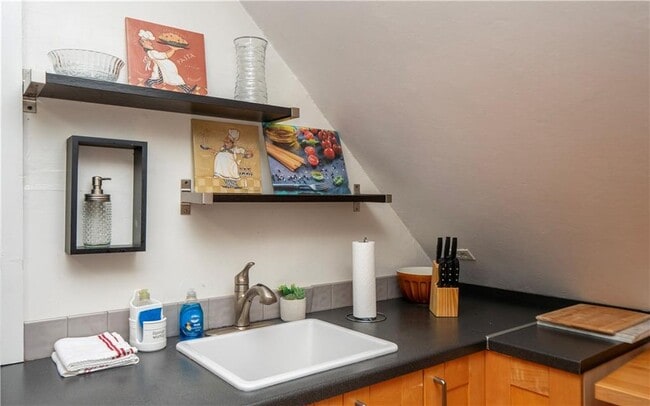 Building Photo - 3-14 Belair Ave