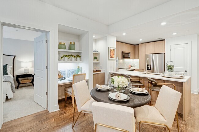 Building Photo - 2 Weeks Free + $1000 Off in Downtown!