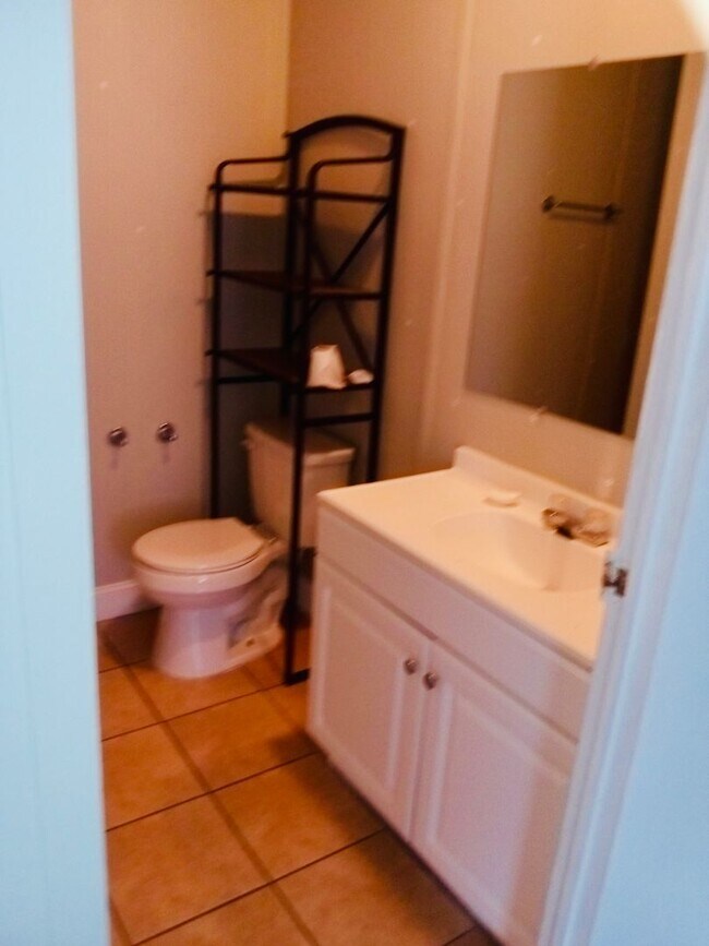 Building Photo - 3 Bed 2 Bathroom Single Family