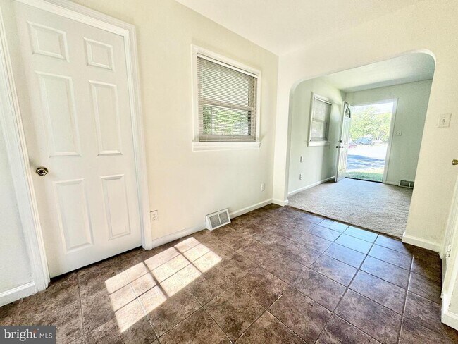 Building Photo - 218 Webbs Ln