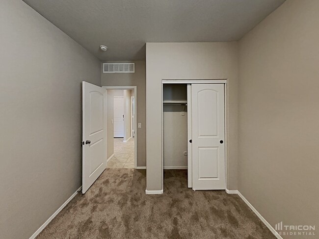 Building Photo - 5165 E Sharbel Rd