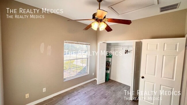 Building Photo - 3297 Tallwood Dr