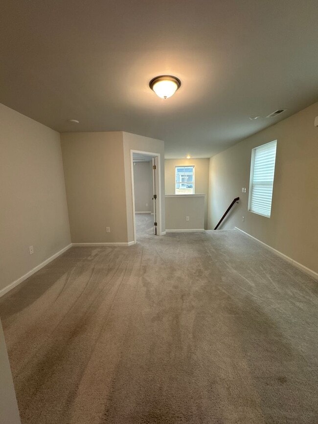 Building Photo - Wonderful 3 bed home