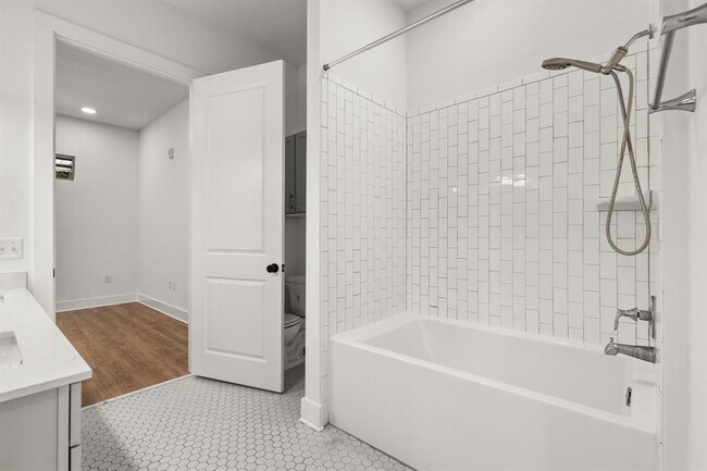 Building Photo - 4704 Sunset Trail