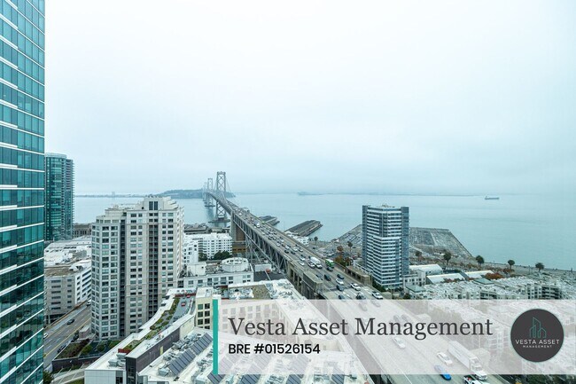 Building Photo - Luxurious High-Rise Living with Iconic San Francisco Views
