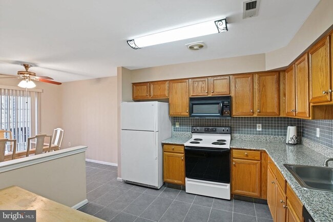 Building Photo - 842 Dewees Pl