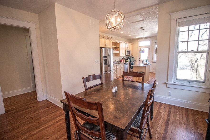 Building Photo - 1204 Columbia St