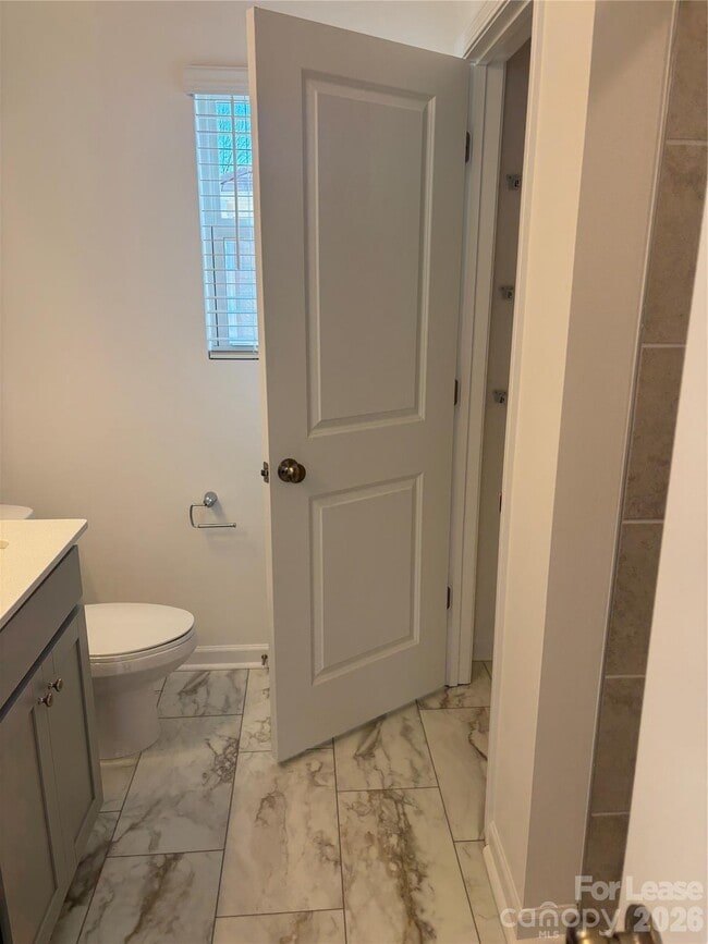 Building Photo - 2012 Highland Park Dr