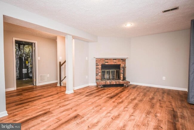 Building Photo - 27 Cross Country Ct