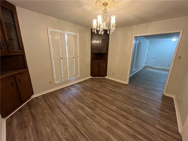 Building Photo - 562 Barcelona Dr