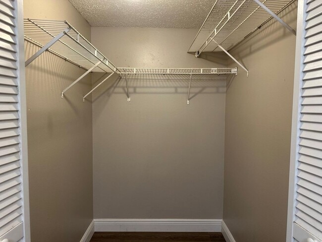 Building Photo - First Floor 2/2 Condo at Pine Shadows in O...