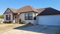 Building Photo - Cute Renovated  Bungalow