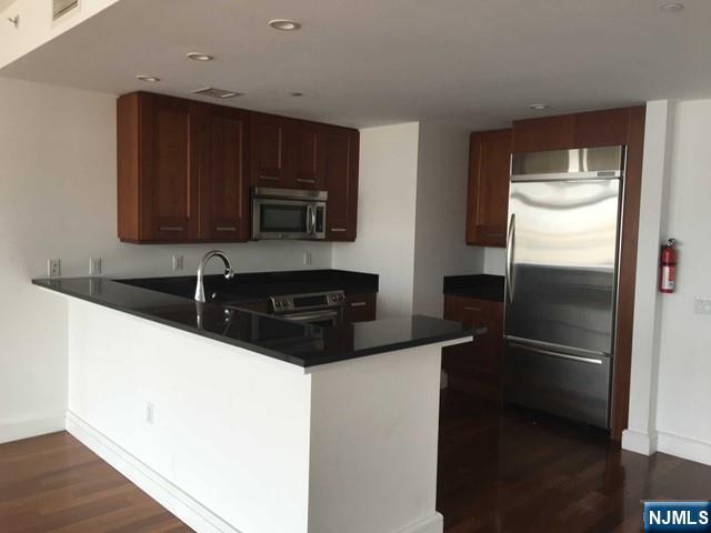 Building Photo - 8100 River 615