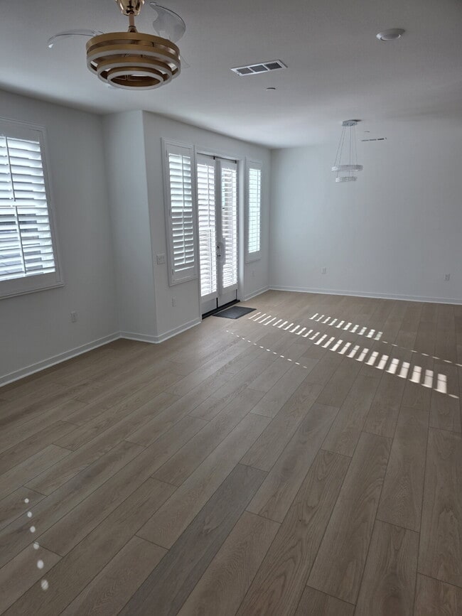 Building Photo - PRICE REDUCTION!! Sycamore Heights Masterpiece "Spacious 3-Bedroom Condo  with 3 Full Baths 1588 ...