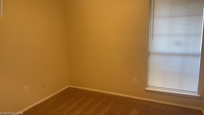 Building Photo - 421 Stonecreek Dr