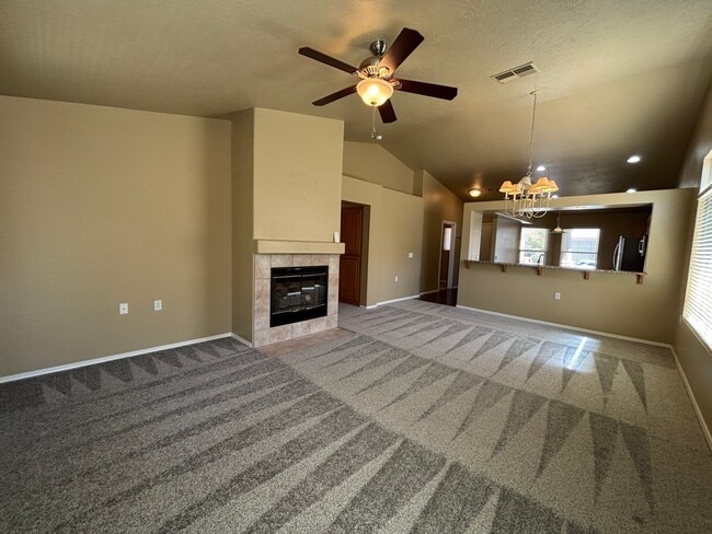 Building Photo - HOME FOR RENT IN SUN RIVER