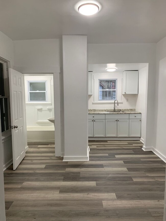 Building Photo - Remodeled 2 Bedroom, 1 Bathroom House