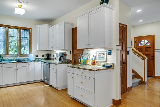 Building Photo - 203 Da Gullah Way