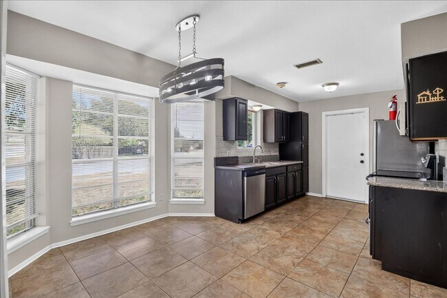 Building Photo - 4109 Fonvilla Cir