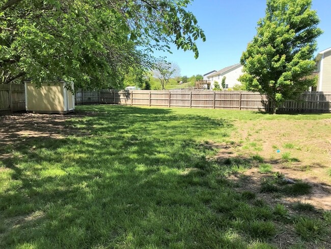 Building Photo - Fenced-in Yard + West Side of Manhattan + Washer & Dryer Included + 2-Car Garage! Available July ...