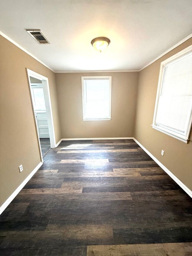 Building Photo - ** 3 bed 1 bath located close to downtown ** Call 334-366-9198 to schedule a self-showing