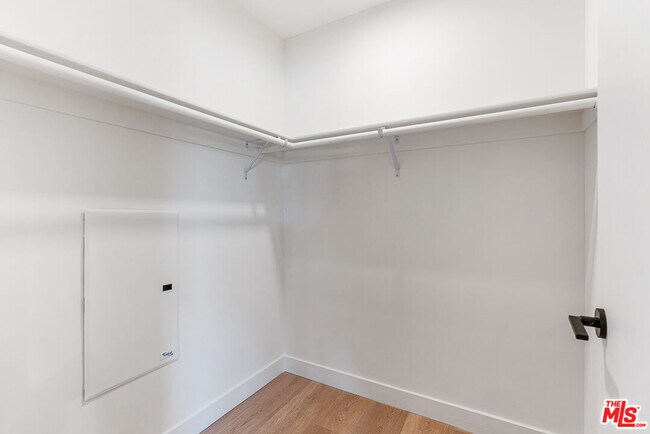 Building Photo - 3688 Overland Ave