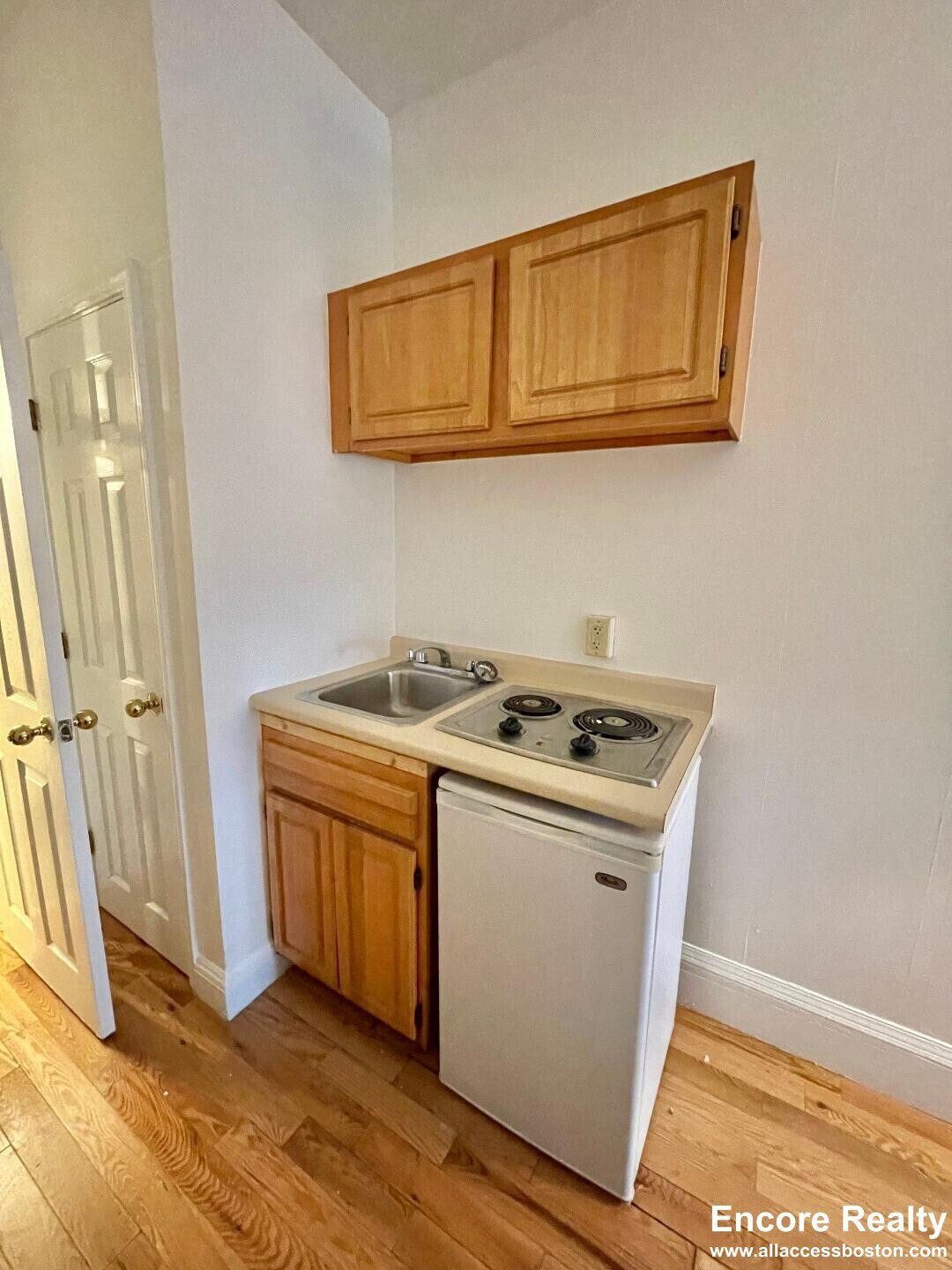 Building Photo - 1061 Beacon St