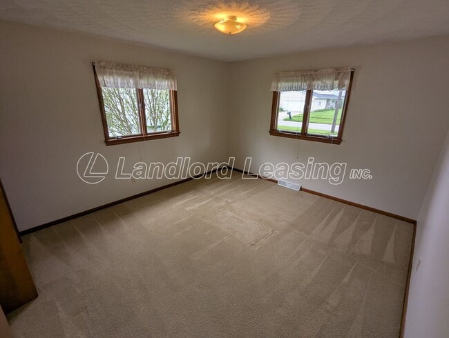 Building Photo - Charming 3-Bedroom Ranch with Spacious Lay...