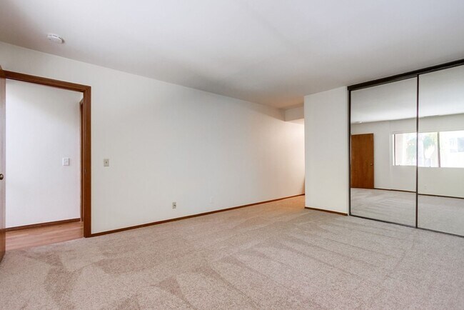 Building Photo - Prime Carlsbad Location - Available July 2025