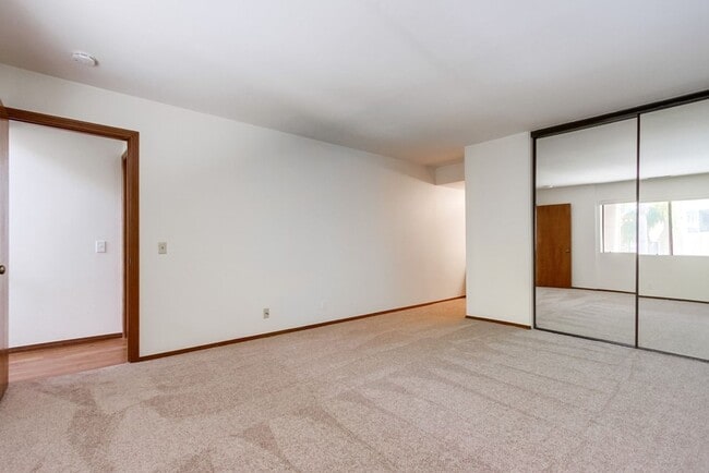 Building Photo - Prime Carlsbad Location - Move in Ready!