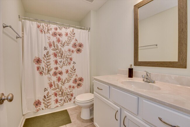 Building Photo - 1203 Belgrove Dr