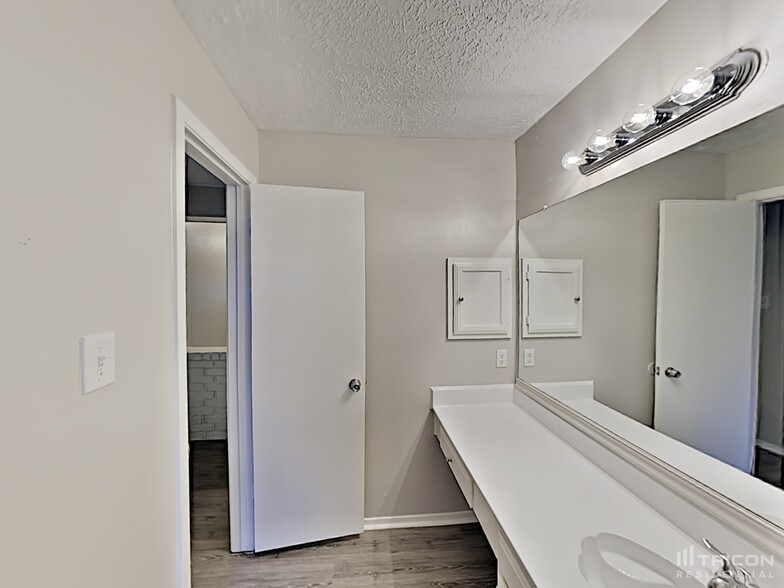 Building Photo - 120 WoodCrest Dr