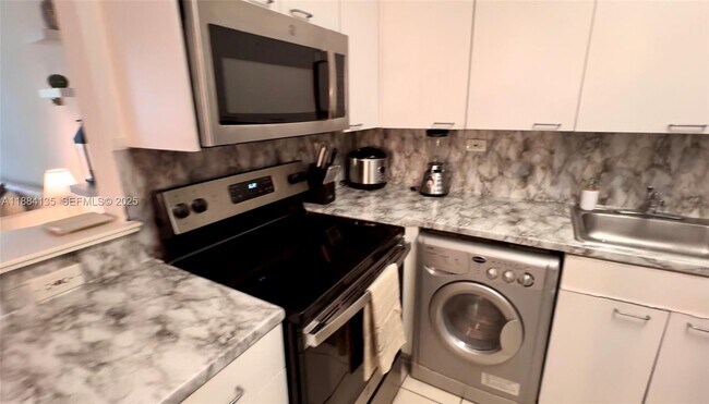 Building Photo - 1500 Bay Rd