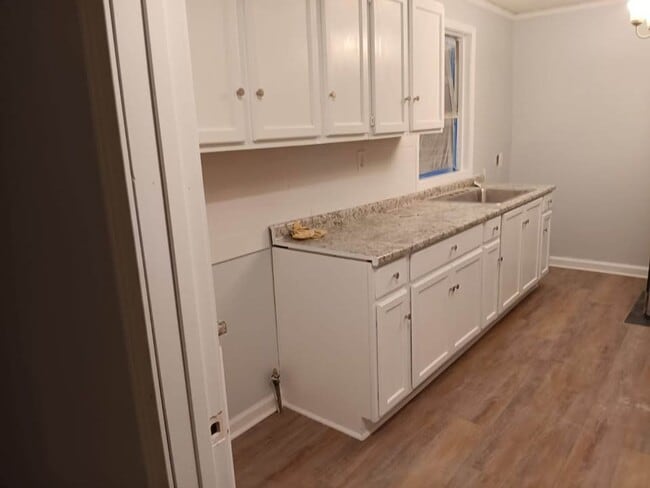 Building Photo - Available Now – 3BR / 1BA Home