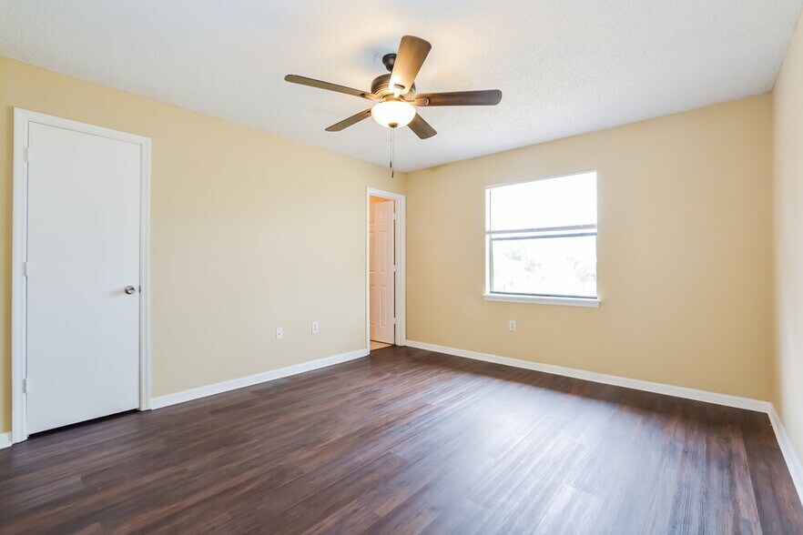 Building Photo - 3100 Croton Ave