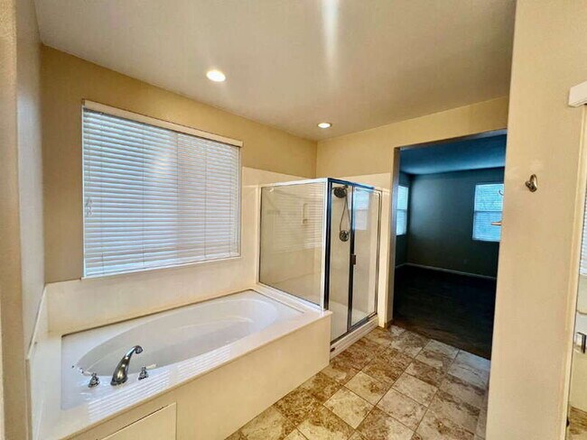 Building Photo - 116 Burgundy Ct