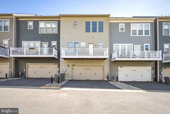 Building Photo - 1705 Cottonwood Grove Rd