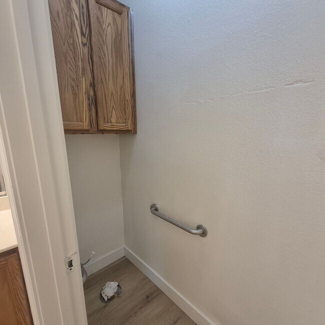 Building Photo - Single story Elk Grove home, 4 bedrooms, 2 baths; nice floor plan