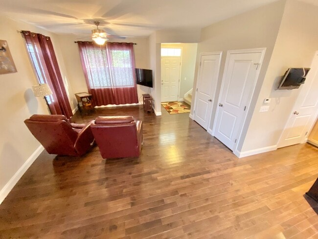 Building Photo - 2 Bedroom Home in Williston VT Available 1...