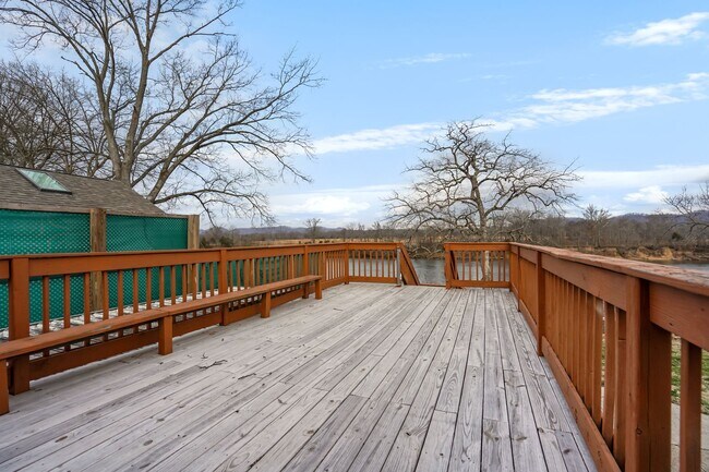 Building Photo - 6620 Upton Ln