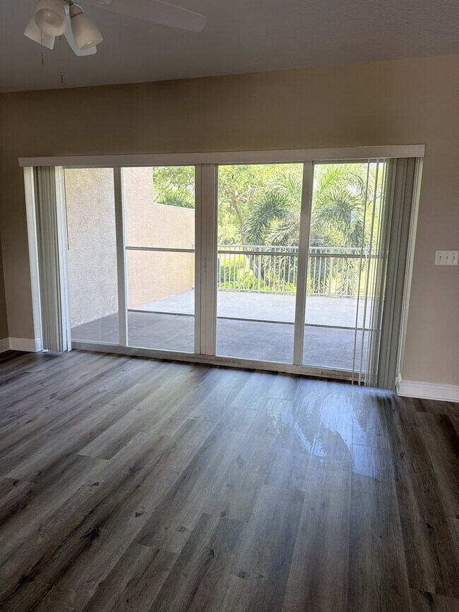 Building Photo - 960 Starkey Rd